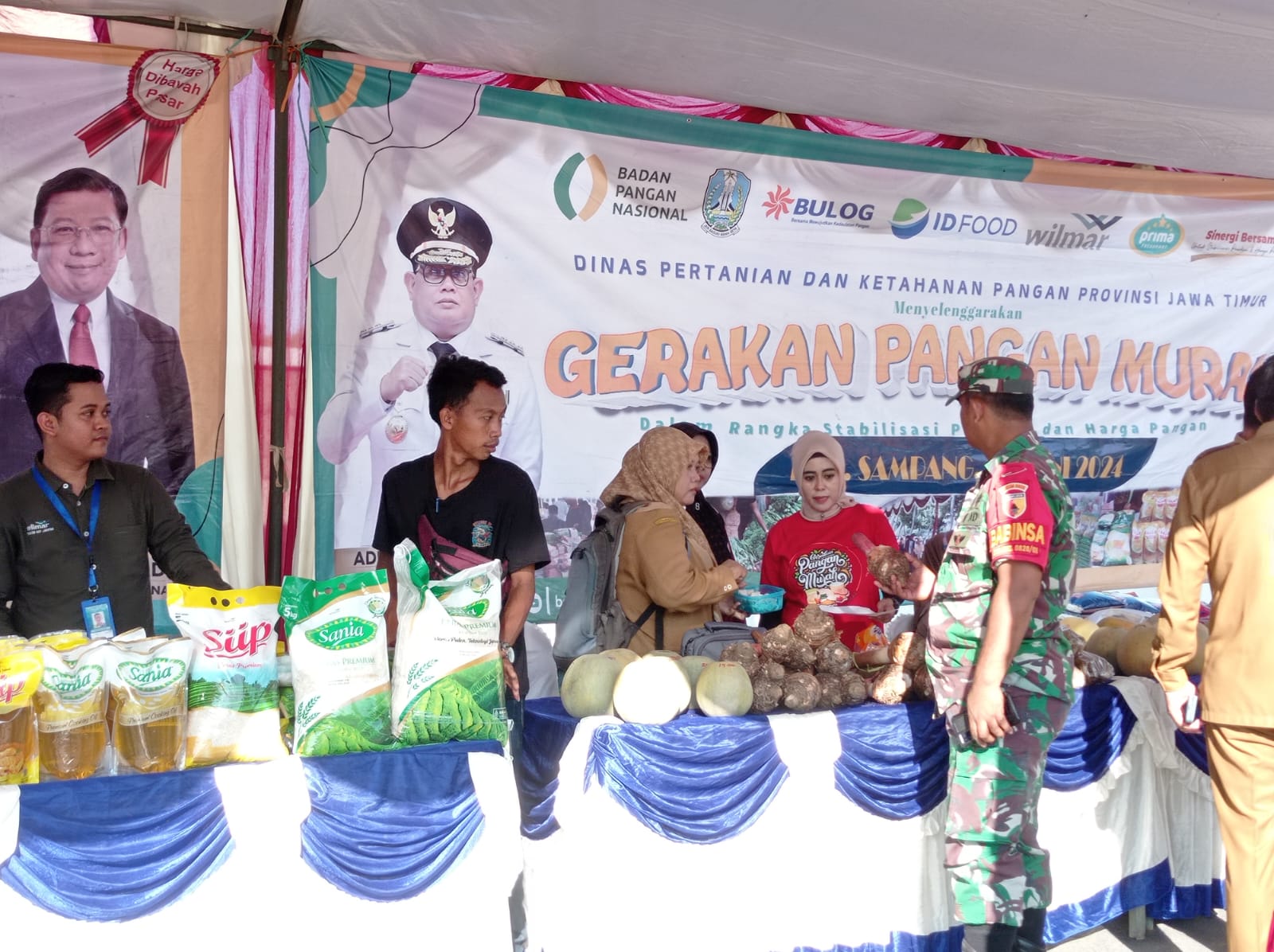 Bazar Sembako Murah, Babinsa Koramil Sampang Lakukan Pengamanan