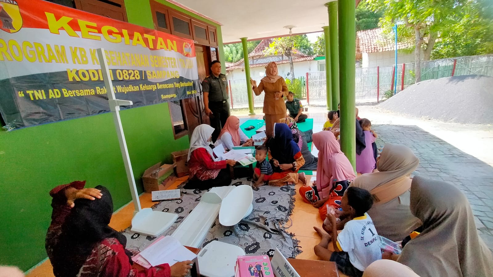 Semangat Kesehatan Keluarga: Kodim 0828/Sampang Luncurkan Program KB di Desa Krampon