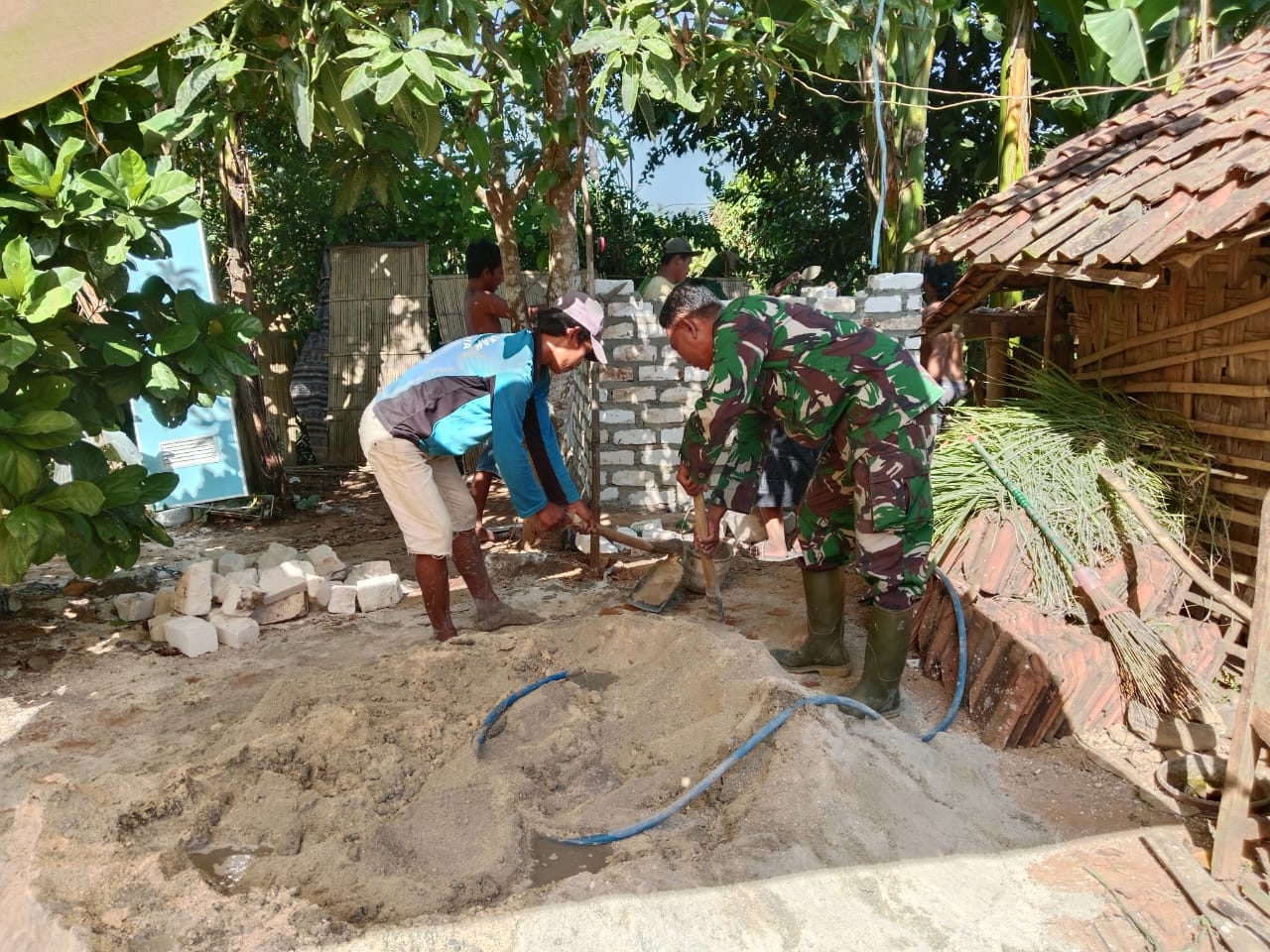 Serma Karnoto: Kerja Keras Gotong Royong Rutilahu di Desa Rabasan, Kedungdung