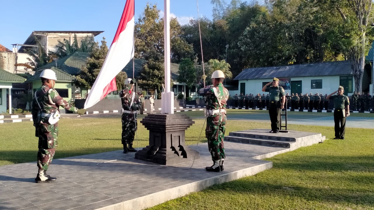 Kasdim Sampang Sampaikan Pesan Penting Panglima TNI dalam Upacara Bendera 17 Juli