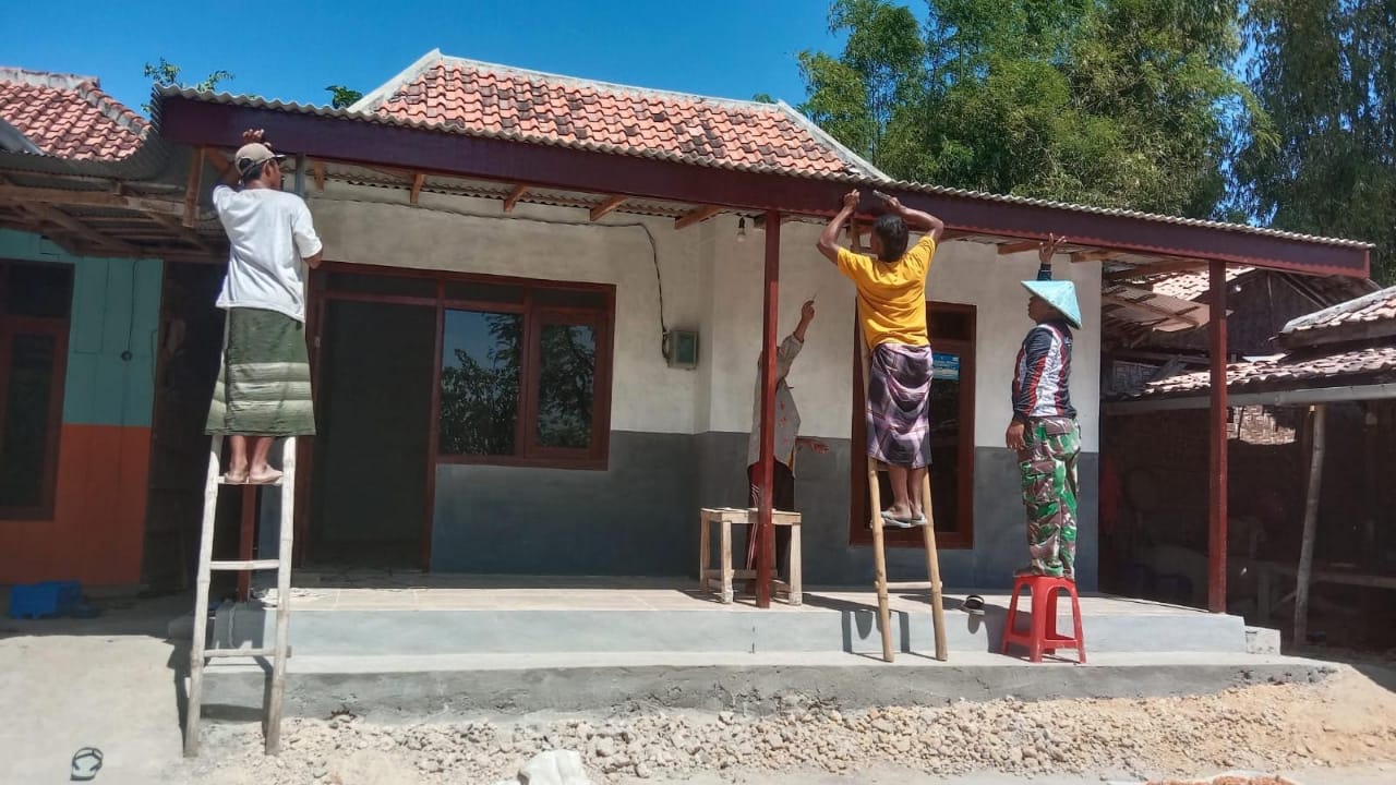 Serda Syamsul Renovasi Rumah Bu Sumaiyah: Kini Tahap Pemasangan Resplang