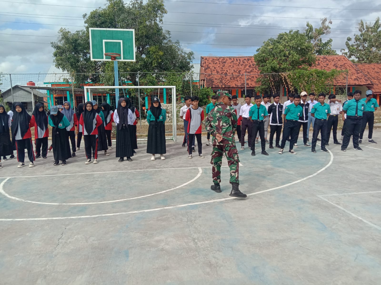 Serda Nugroho Tanamkan Jiwa Nasionalisme Disiplin di SMKN 1 Jrengik Melalui Pelatihan PBB