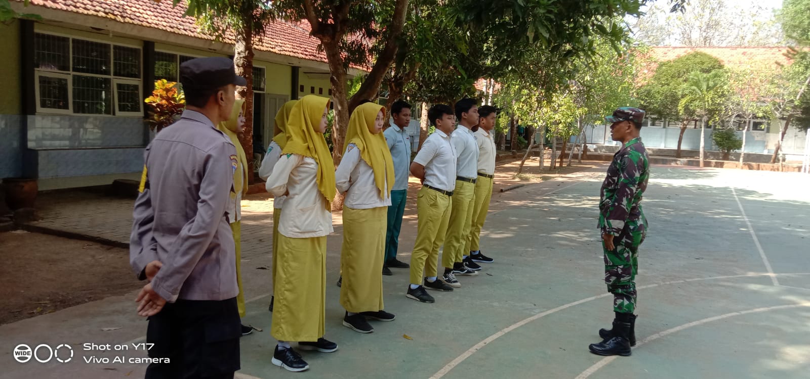 PBB Bersama Serka Suryadi: Pembentukan Karakter Paskibraka di SMA 1 Ketapang