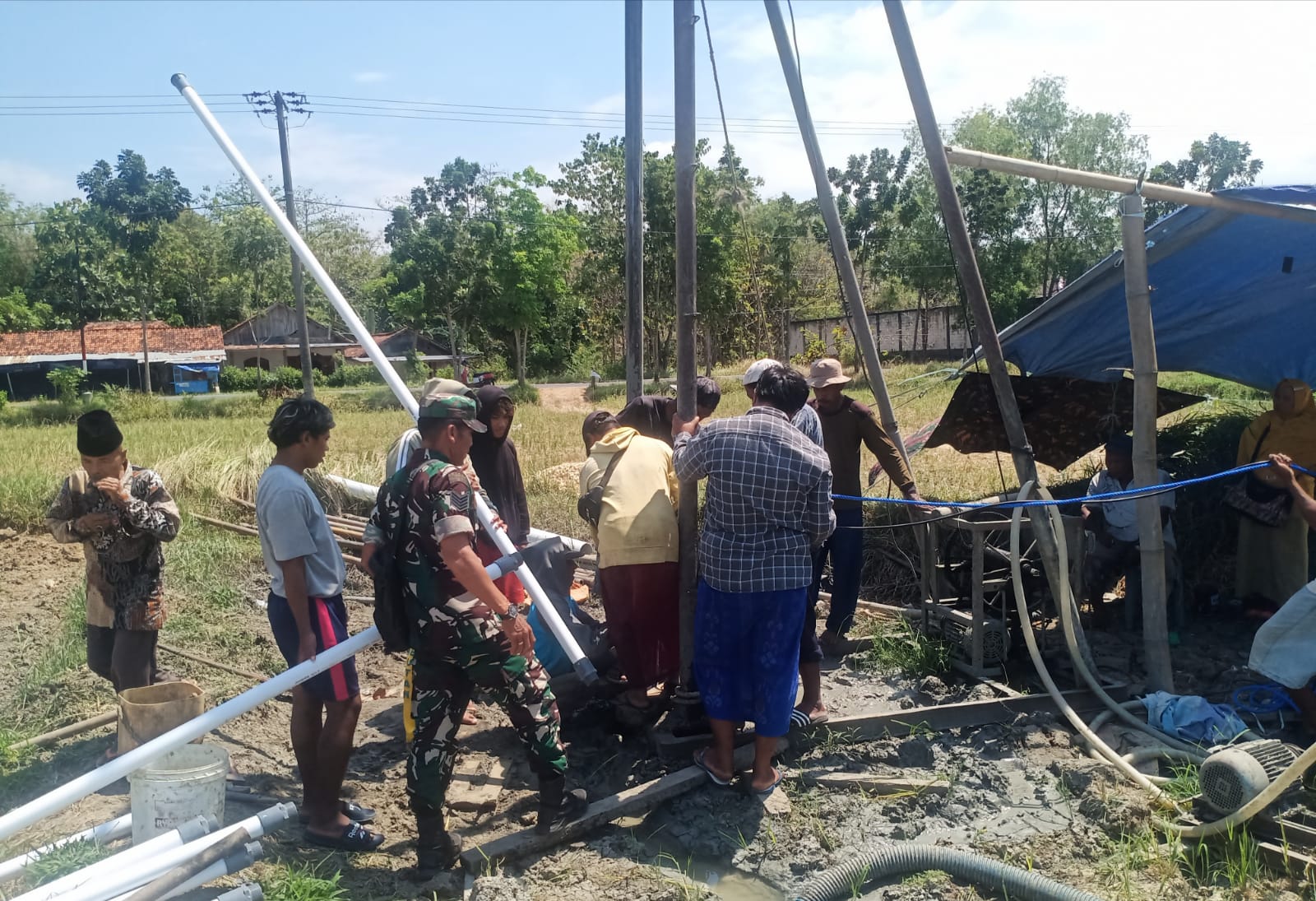 Babinsa Serma Budi, Gerak Cepat Bantu Warga Sogian Wujudkan Akses Air Bersih