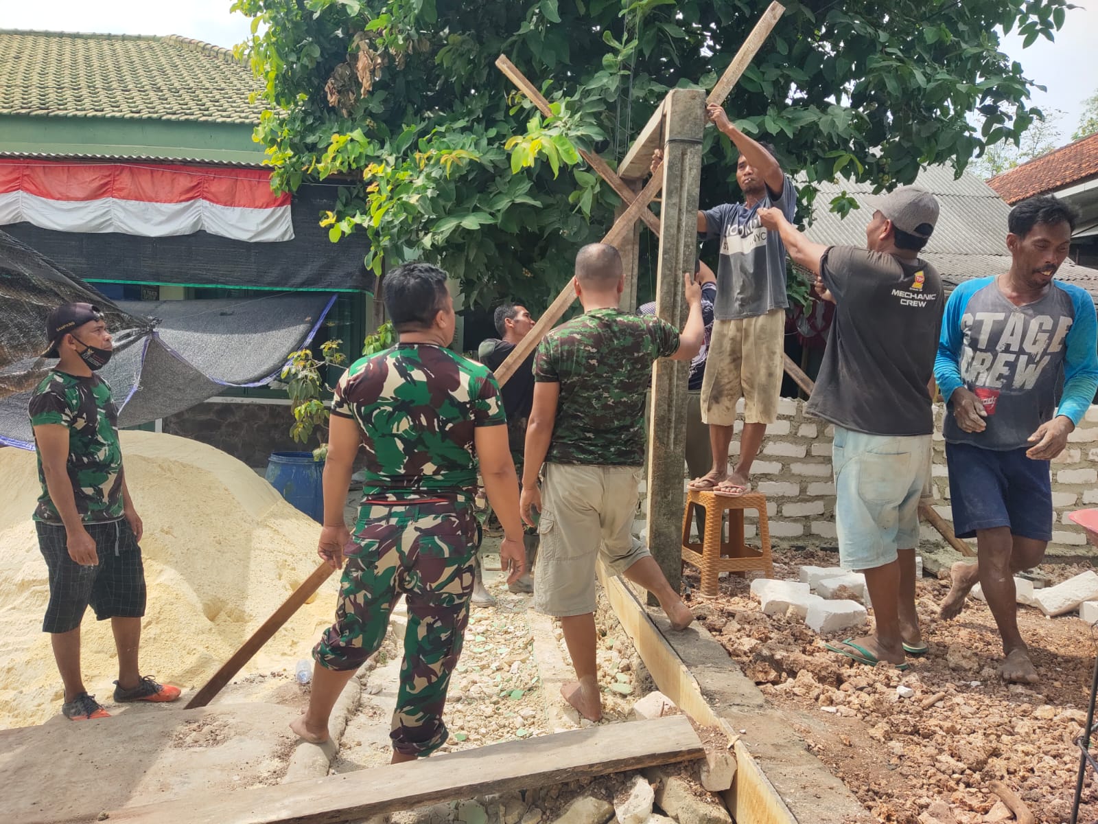 Koramil 03/Omben Wujudkan Pembangunan Musholla Baru: Bentuk Pengabdian TNI untuk Umat