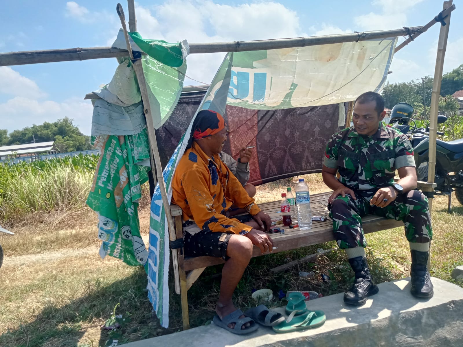 Babinsa Koptu Gafur dan Poktan Desa Bringin Nunggal Kolaborasi untuk Ketahanan Pangan