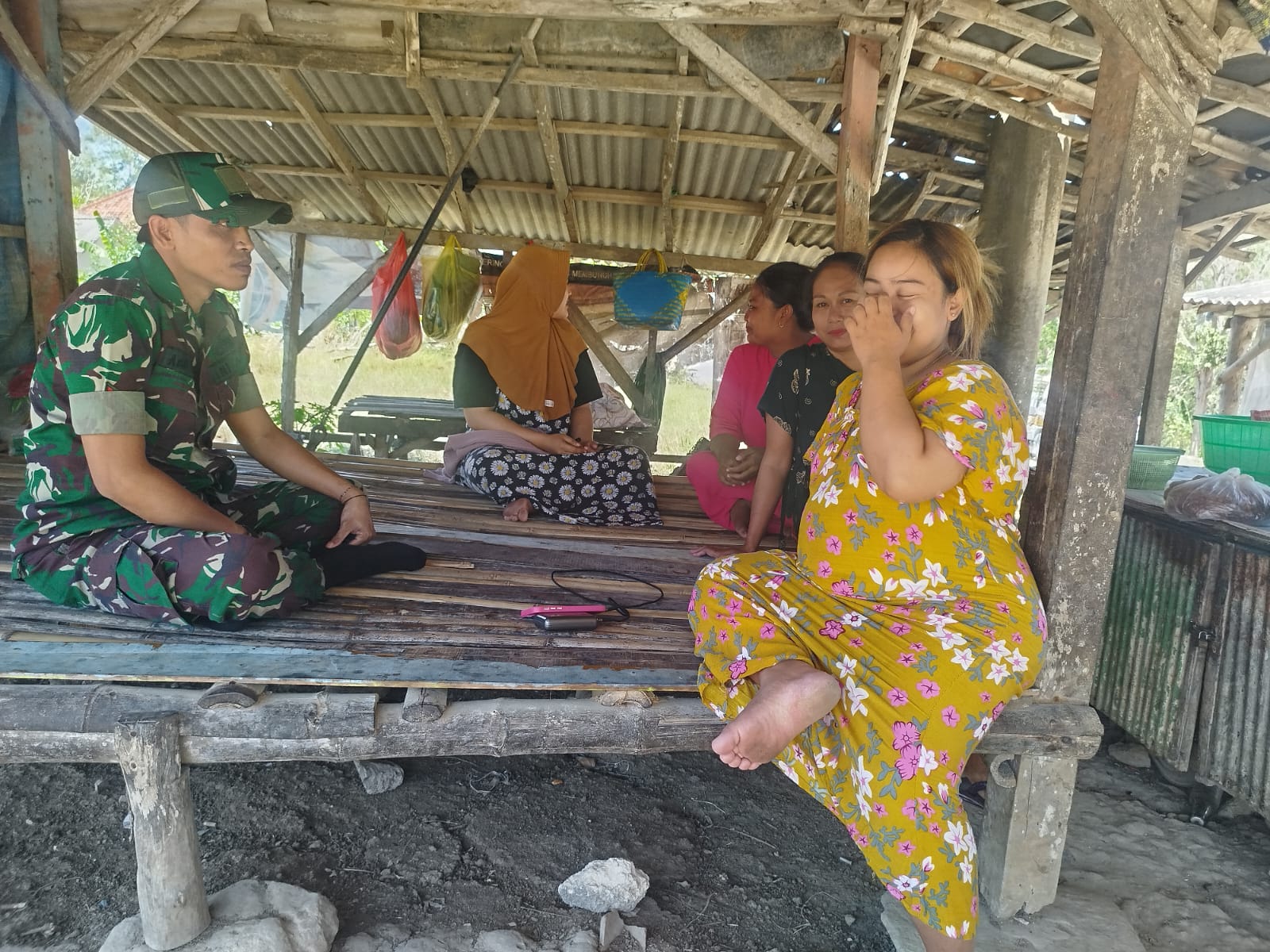 Komsos di Gunung Kesan: Koptu Abdul Malik Ciptakan Keharmonisan di Tengah Masyarakat