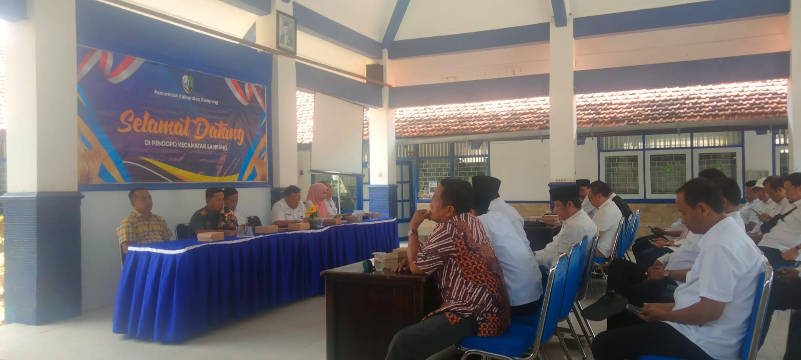 Tegaskan Netralitas, Danramil 01 Sampang Hadiri Rapat Koordinasi Pilkada 2024