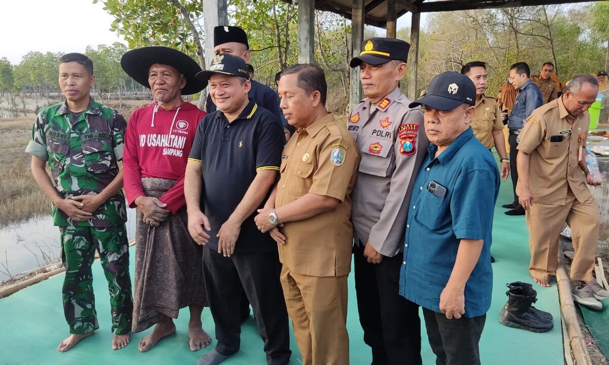 Sinergi Babinsa dan Forkopimcam: Panen Raya Ikan Bandeng di Jrengik, Pj Bupati Sampang Apresiasi Potensi Lokal