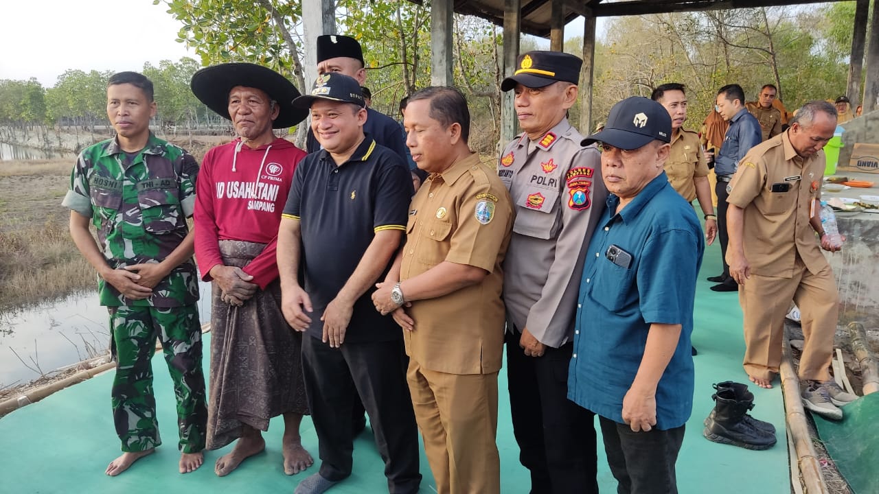 Sinergi Babinsa dan Forkopimcam: Panen Raya Ikan Bandeng di Jrengik, Pj Bupati Sampang Apresiasi Potensi Lokal