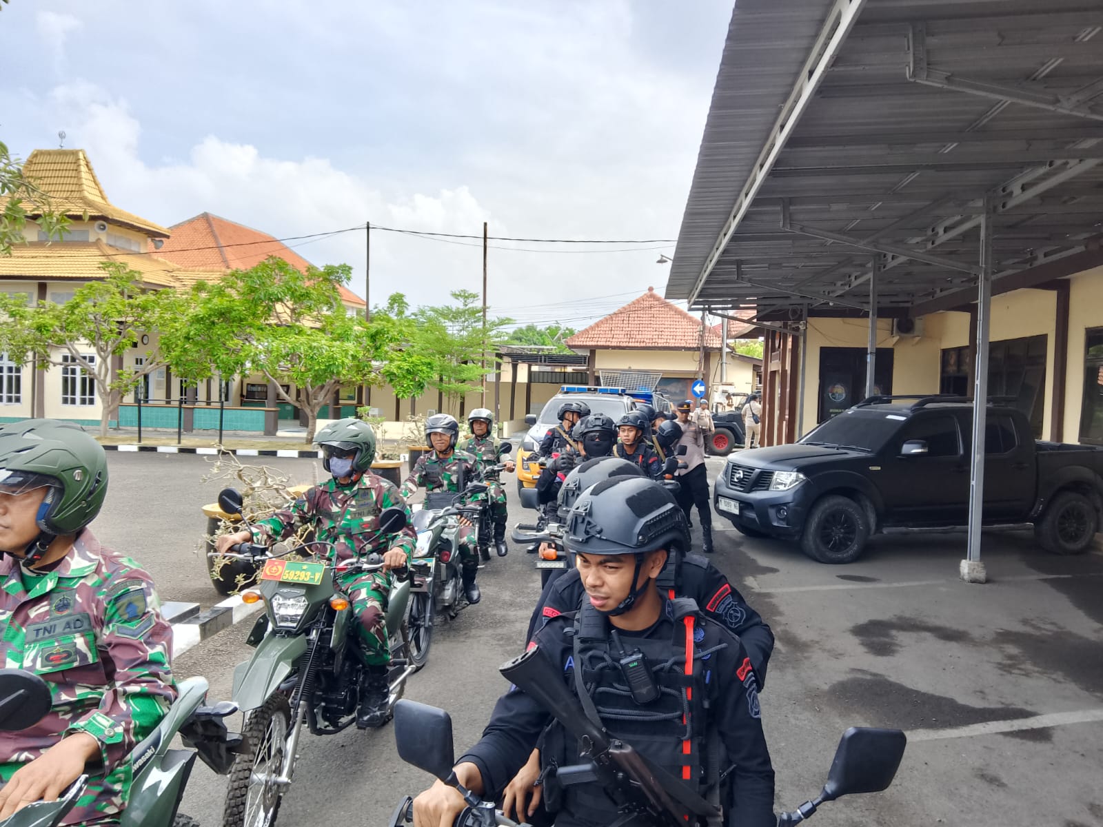 Kodim dan Polres Sampang Gelar Apel Gabungan dan Patroli, Pastikan Keamanan Jelang Pelantikan Presiden