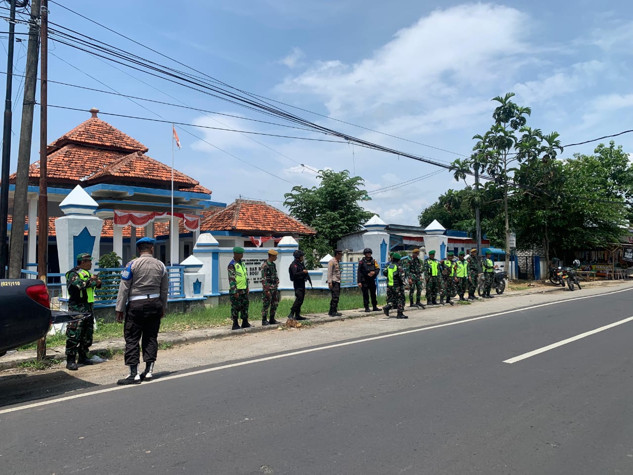 Sinergi TNI-Polri: Patroli Bersama Pasca Pilkada 2024 untuk Jaga Keamanan Kecamatan Omben