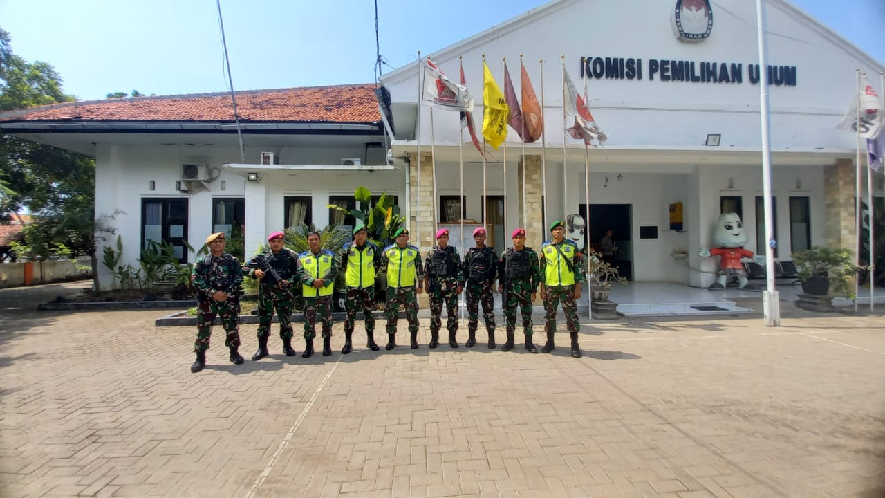 Pasca Pilkada 2024: Kodim Sampang Hadir Patroli di KPU, Pastikan Demokrasi Berjalan Tanpa Gangguan