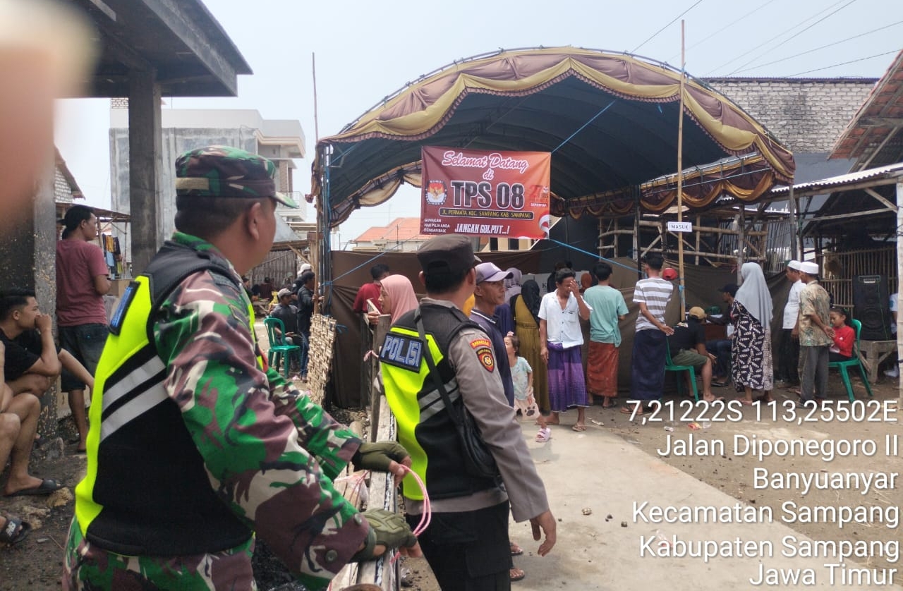 Sinergi TNI-Polri Amankan TPS Pilkada 2024 di Kelurahan Banyuanyar, Sampang