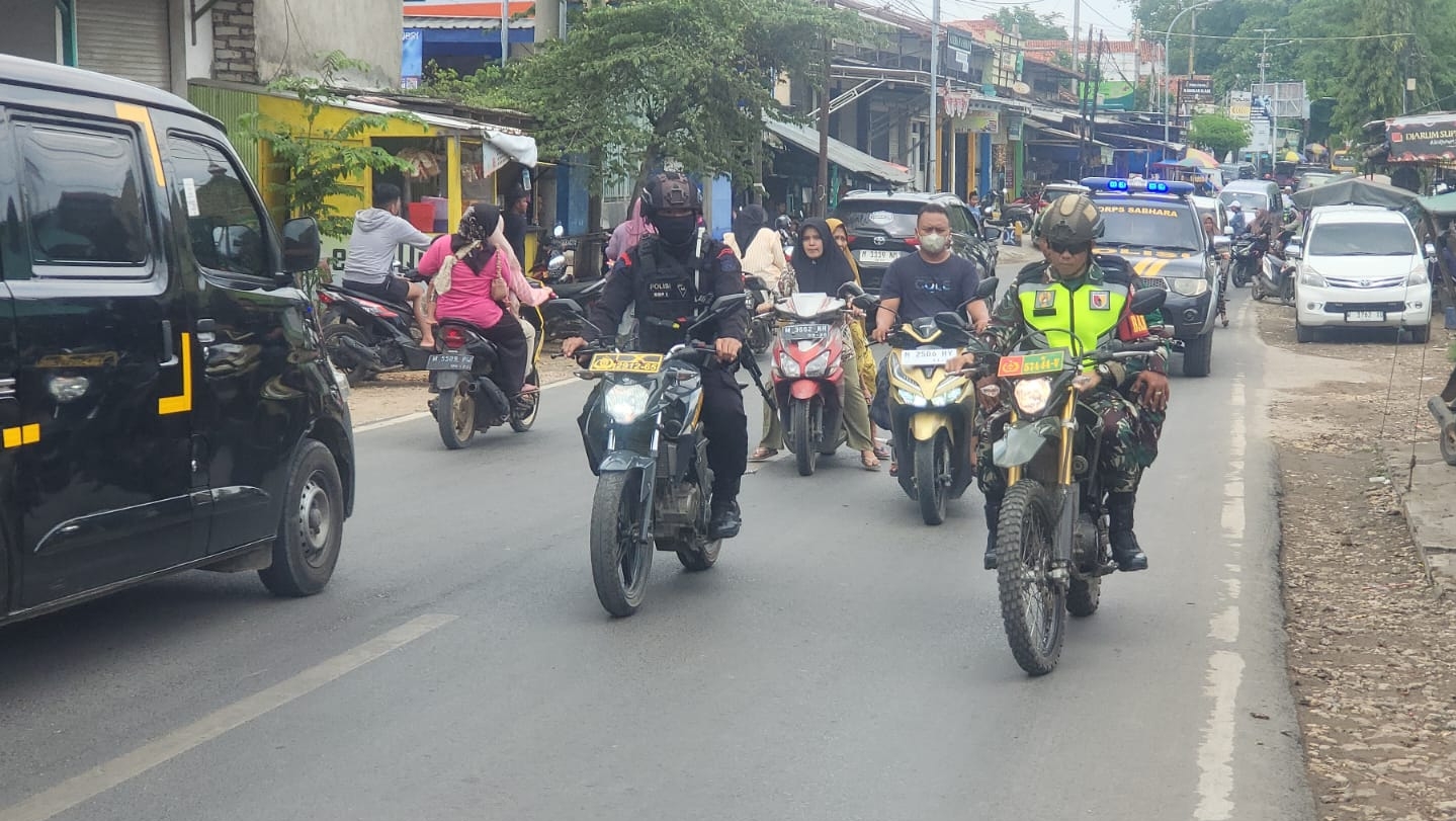 Sinergi TNI-Polri: Patroli Gabungan Jaga Keamanan Pasca Pilkada Serentak di Kecamatan Ketapang