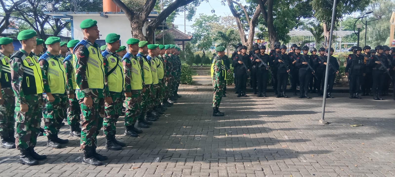 Sinergi TNI-Polri Jaga Keamanan Penghitungan Suara Pilkada 2024 di Kab. Sampang