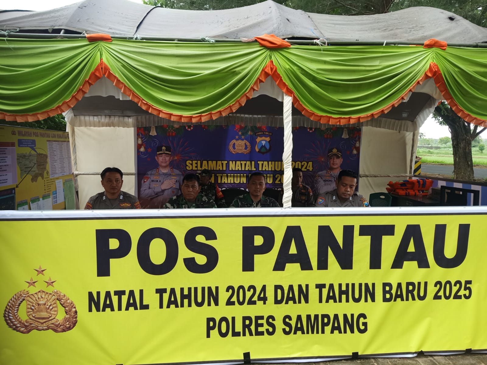 Kolaborasi Tangguh: Babinsa dan Polsek Sokobanah Amankan Liburan Nataru 2025 di Pos Pantau Pantai Lon Malang