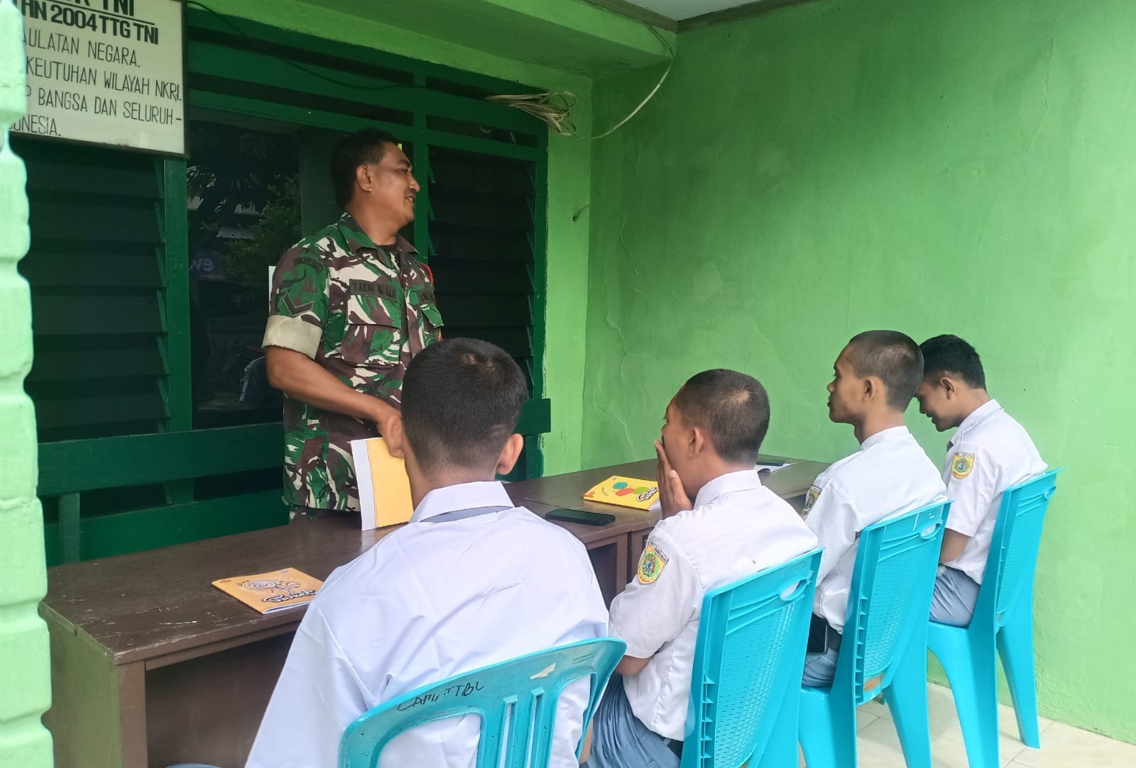 Serda Yakub Ajak Siswa SMKN Tambelangan Tingkatkan Semangat Nasionalisme Lewat Pembinaan dan Wasbang