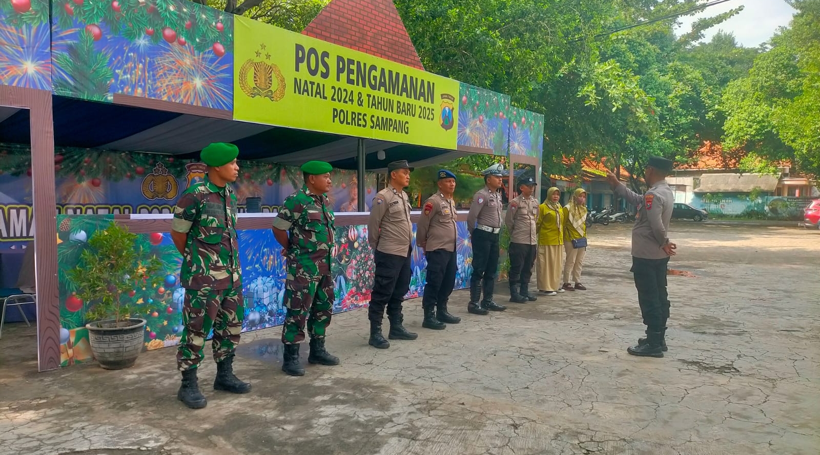 Sinergi TNI-Polri dan Instansi Terkait Amankan Perayaan Nataru 2025 di Pos Pantau Camplong