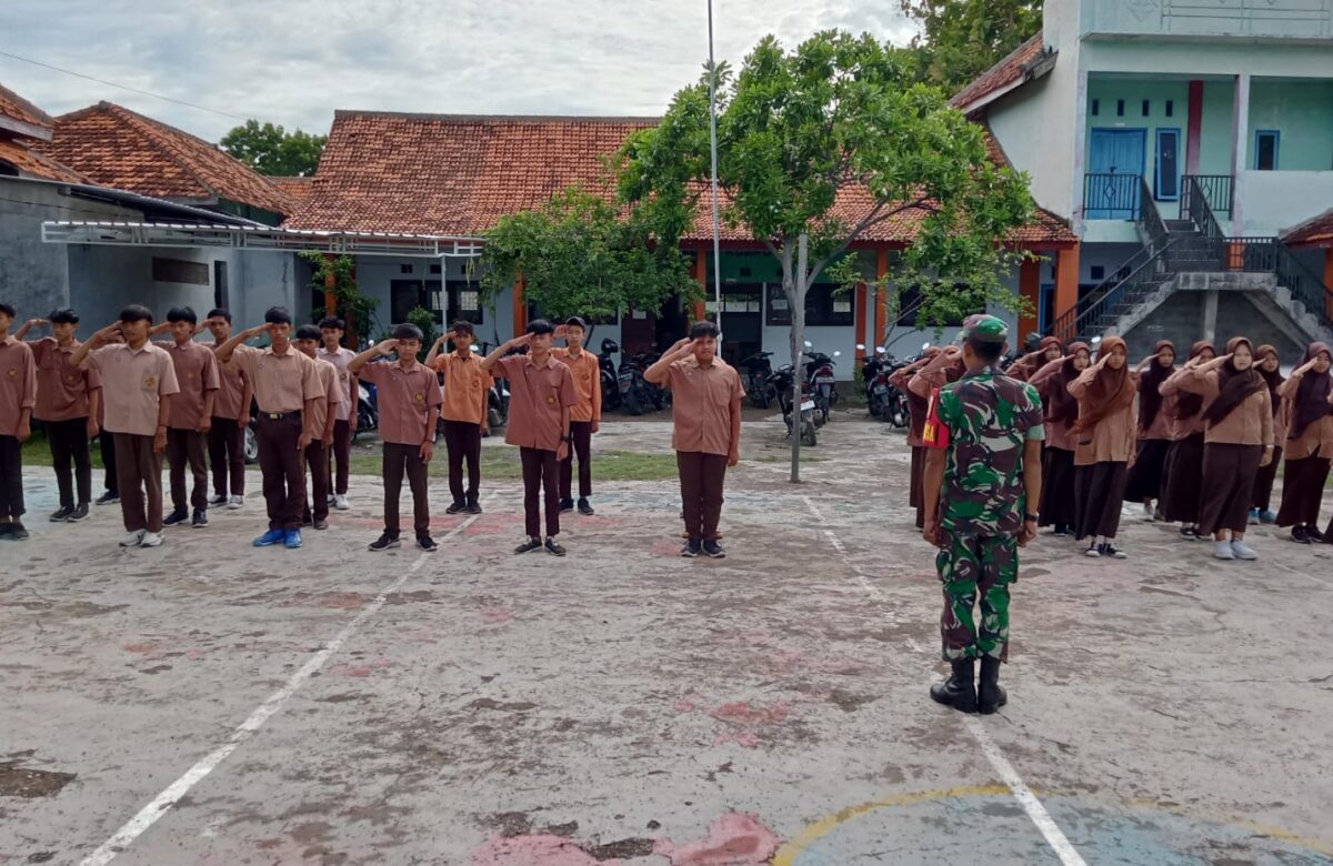 Babinsa Koptu Jamaludin: Menumbuhkan Disiplin Patriotisme di SMK Siti Khadijah Pangarengan