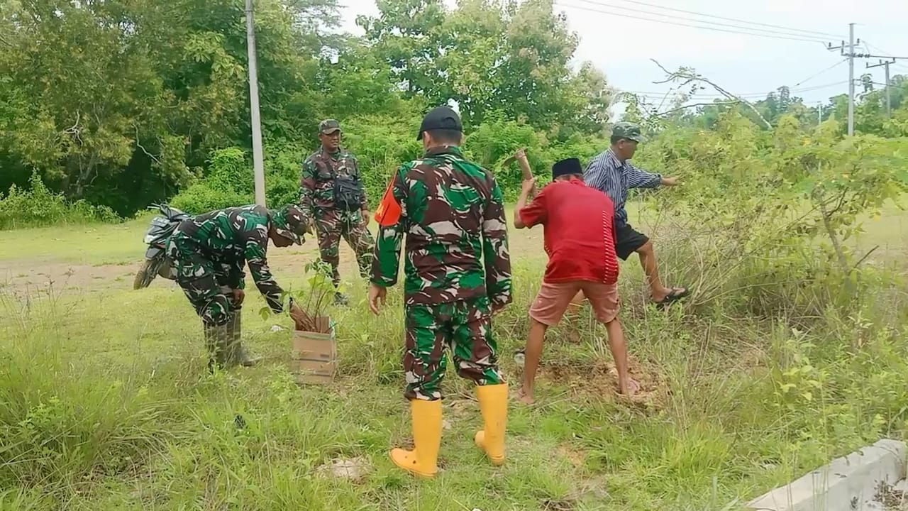 Bersatu dengan Alam, Koramil Kedungdung Tanam Pohon Sukun dan Keras untuk Masa Depan Hijau