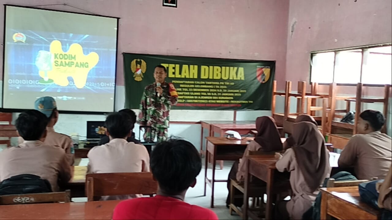 Babinsa Posramil Pangarengan Sosialisasikan Rekrutmen Prajurit TNI AD 2025 di SMK Siti Khotidjah