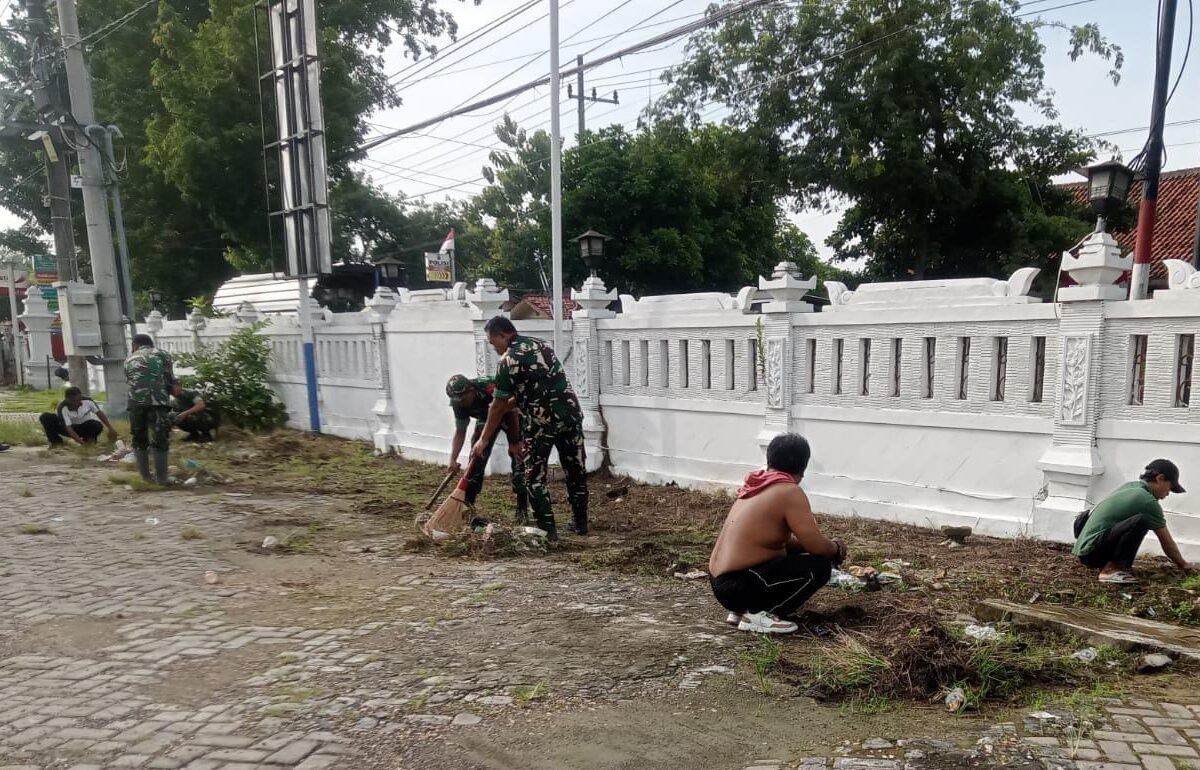 Sinergi TNI dan Pemerintah Kecamatan Torjun Gelar Kerja Bhakti Sambut MUSRENBANGCAM