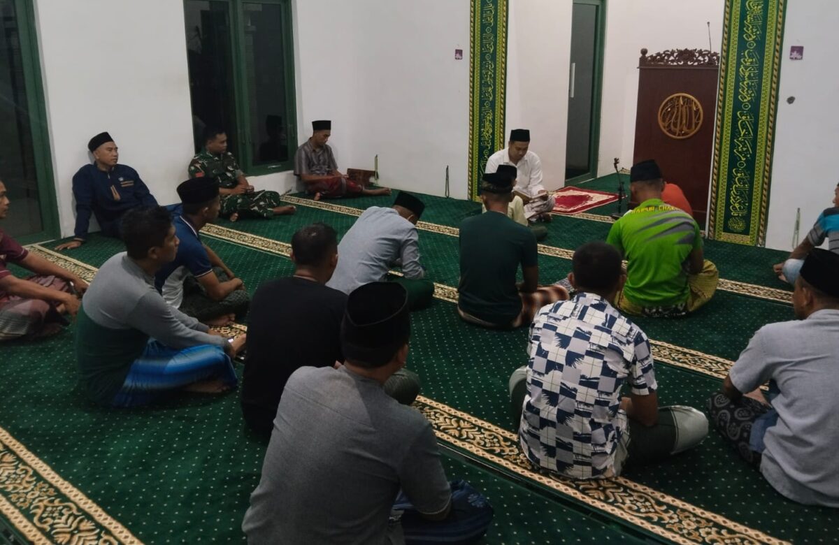 Tadarus Al-Qur’an Anggota Kodim Sampang, Menyemarakkan Keberkahan Ramadan di Masjid Al-Ikhlas