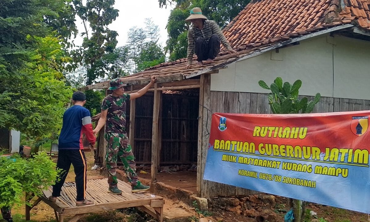 Kondisi Memprihatinkan, Kepedulian Koramil Sokobanah Bongkar Rumah Warga Bira Timur