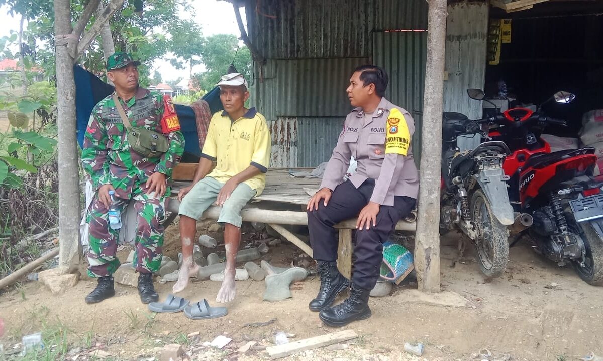 Sinergi TNI–Polri, Babinsa dan Bhabinkamtibmas Perkuat Komsos Bersama Warga Tamberu Daya