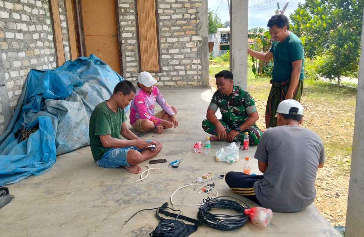 Merajut Kedekatan dan Kebersamaan, Babinsa Sreseh Jalin Komsos Bersama Tokoh Masyarakat Desa