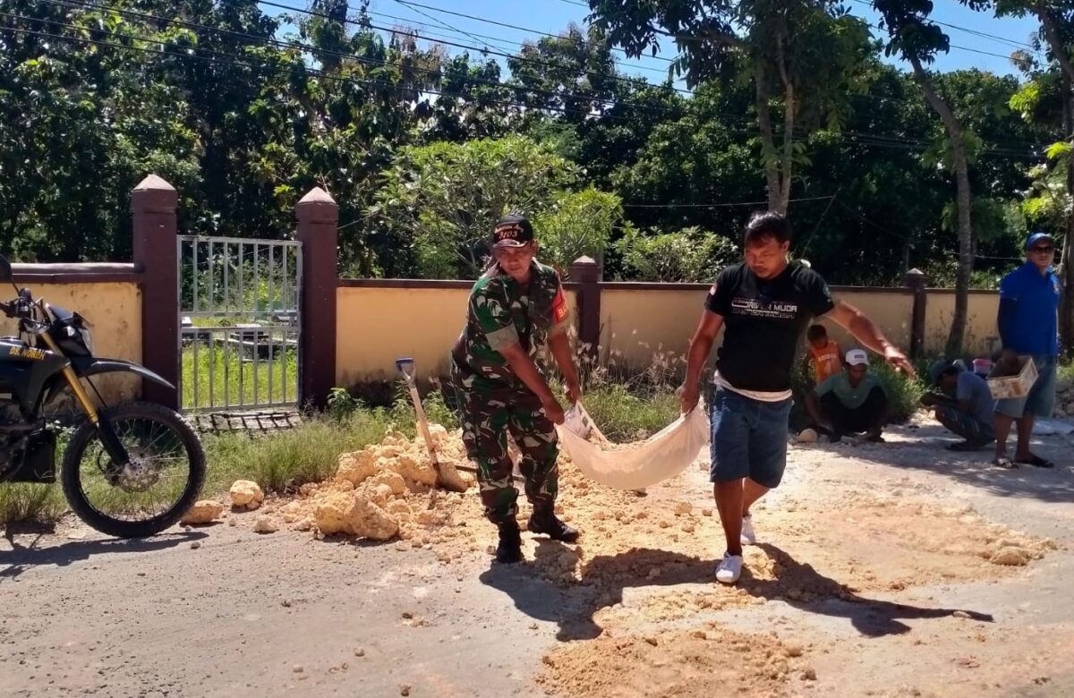 Langkah Peduli di Jalan Selatan: Babinsa Sreseh dan SLS Hadir Menjawab Keluhan Warga