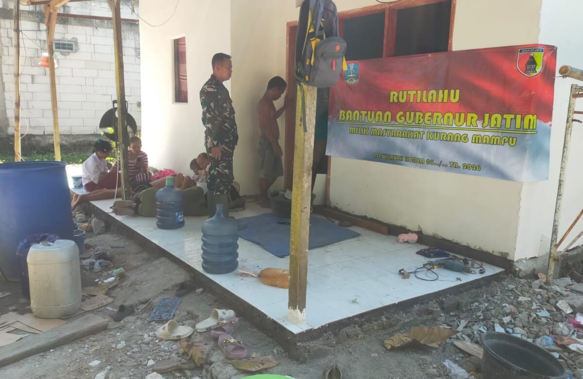 Semangat Gotong Royong Warnai Pengecatan Rutilahu di Dusun Tebbeh Barat