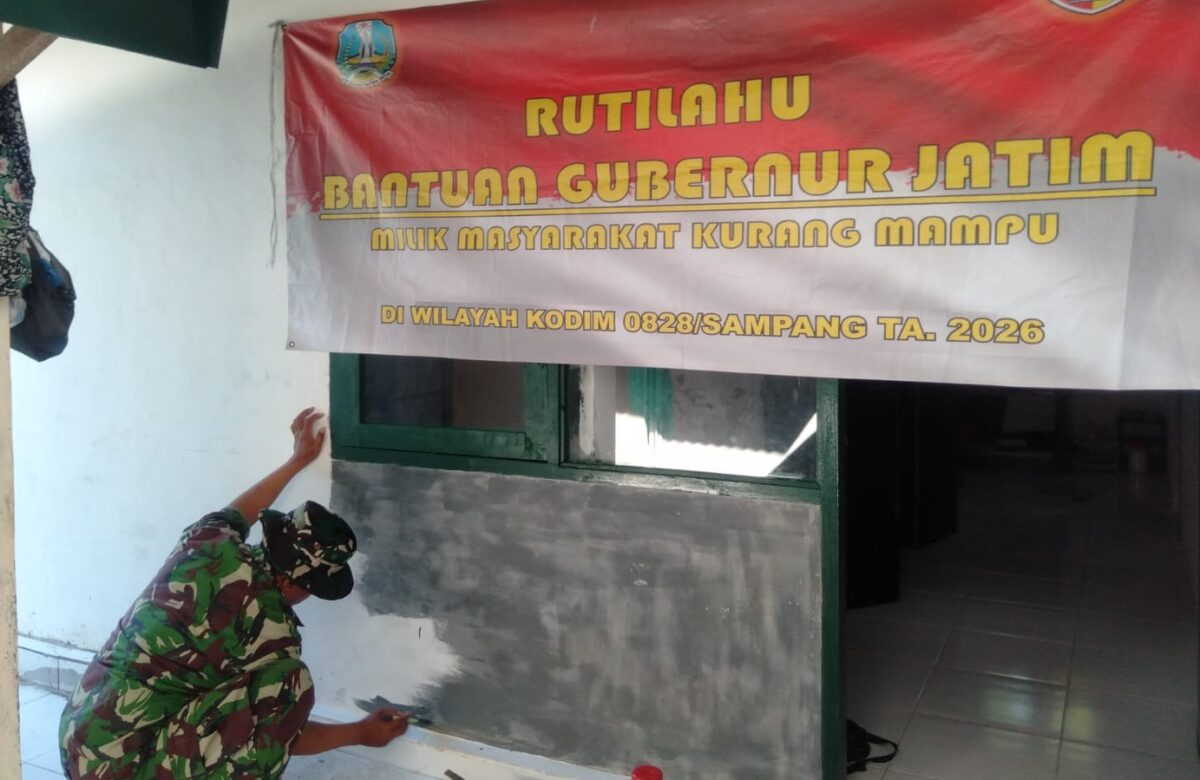 Gotong Royong Warnai Harapan, Babinsa Camplong Bersama Warga Percepat Rutilahu di Tambaan