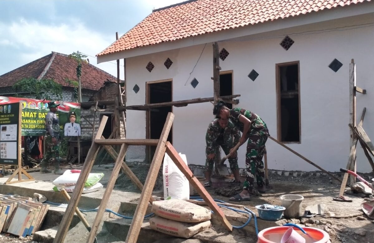 Satgas TMMD Lanjutkan Rehab RTLH Milik Bu Mahmudah, Semangat Gotong Royong Warga Wujudkan Hunian Layak