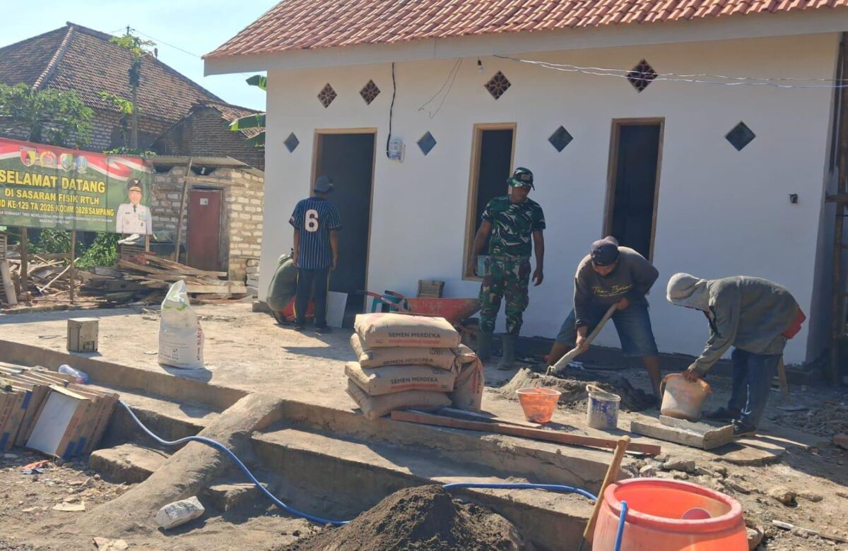 Semangat Bu Mahmudah dan Warga Jadi Penyemangat Satgas TMMD Sampang Selesaikan RTLH