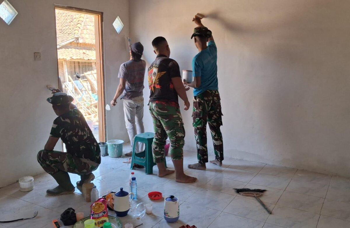 Sentuhan Warna, Sentuhan Harapan: Semangat Satgas TMMD Wujudkan Rumah Layak Huni di Panyepen