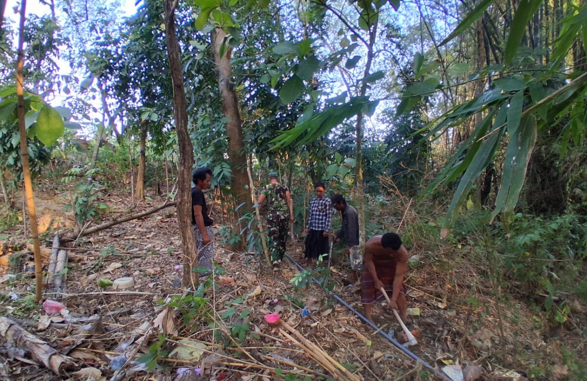 Gotong Royong dari Sumber, Bakti TNI AD Sambung Pipa Hadirkan Air Bersih