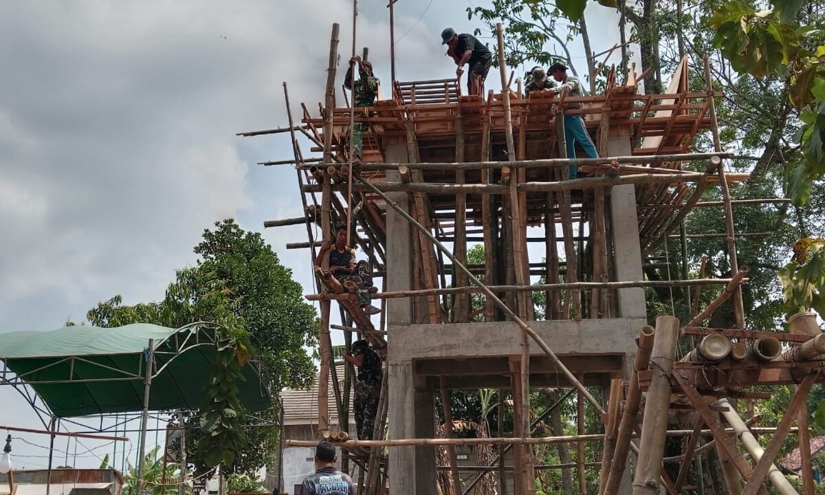 Satgas TMMD Sampang Gali Jaringan Pipa HDPE Demi Air Bersih Panyepen