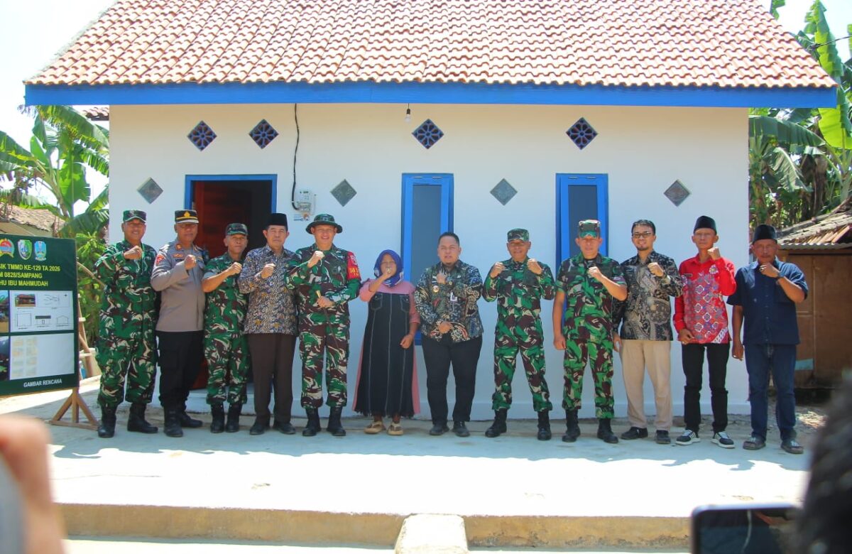 Akhir yang Menginspirasi, Air Mata Haru Bu Mahmudah Warnai Penutupan TMMD ke-129 Kodim Sampang