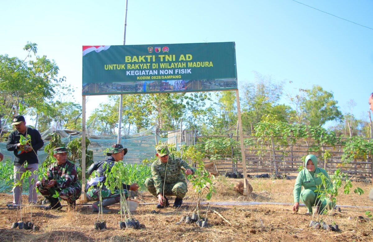 Kodim Sampang Tanam Pohon Keras, Wujud Nyata Bakti TNI AD untuk Rakyat dan Peduli Lingkungan