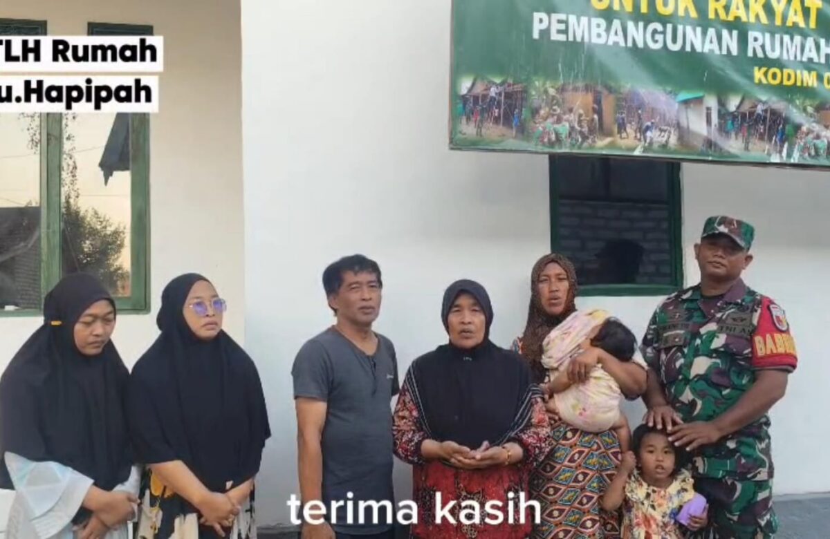 Rumah Layak Huni Rampung, Ceria Senyum Bahagia Ibu Hapipah Warnai Bakti TNI AD di Sampang