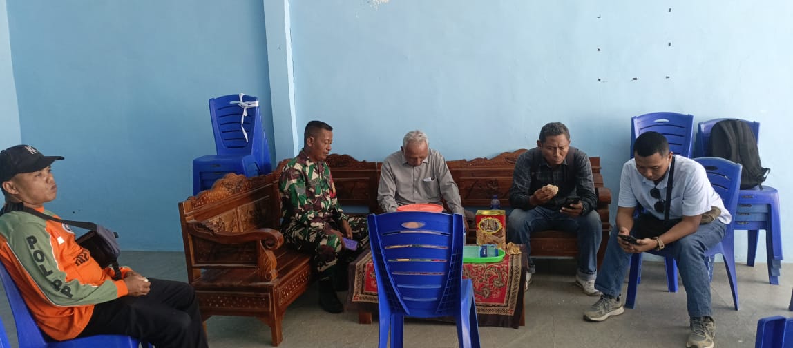 Komsos Babinsa Sokobanah, Jalin Kedekatan dan Perkuat Sinergi Bersama Warga Bira Timur