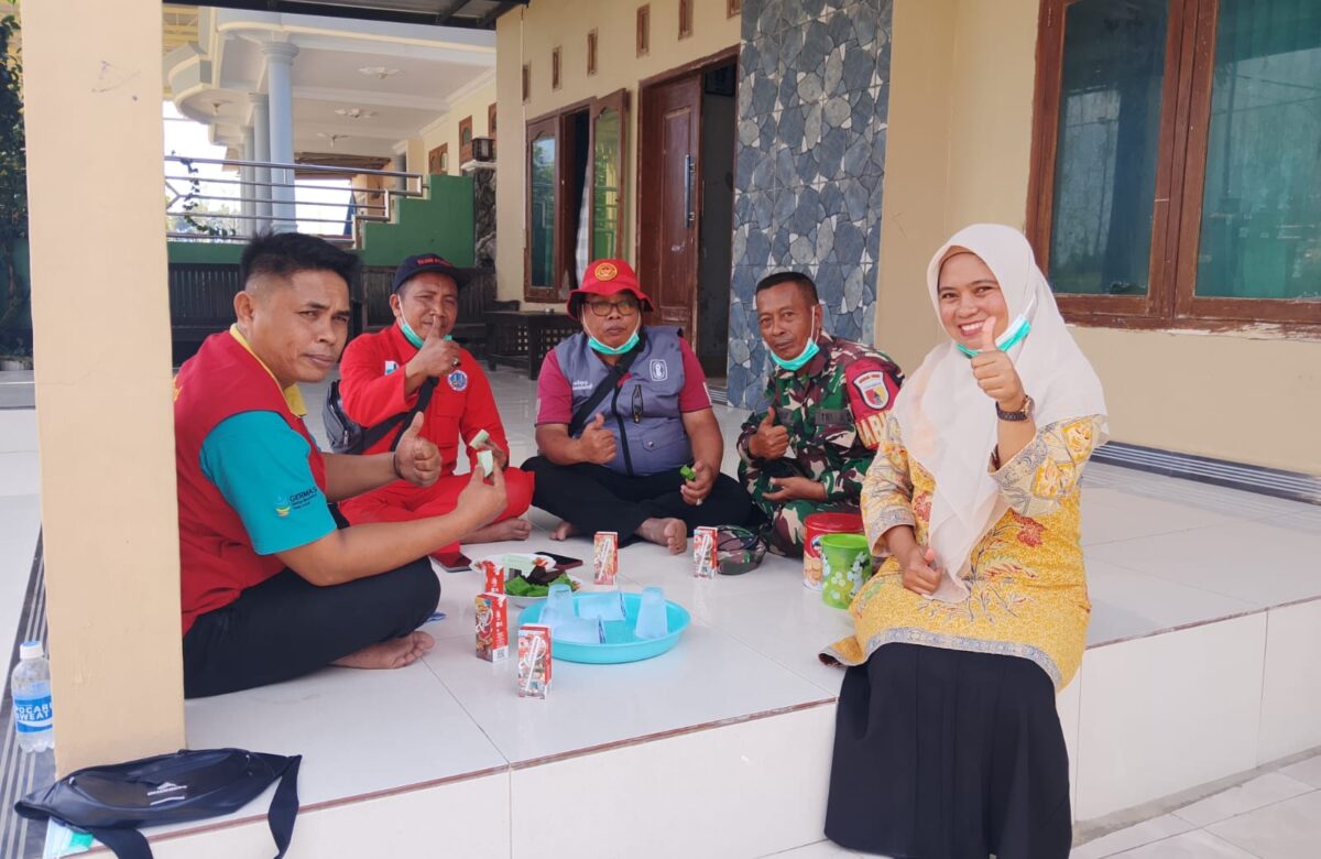 Komsos Humanis, Babinsa Sokobanah Tengah Perkuat Sinergi Bersama Tim Kesehatan Desa