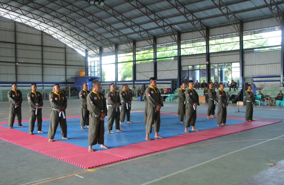 UKT Pencak Silat Militer Tingkatkan Kemampuan Bela Diri Prajurit Kodim Sampang