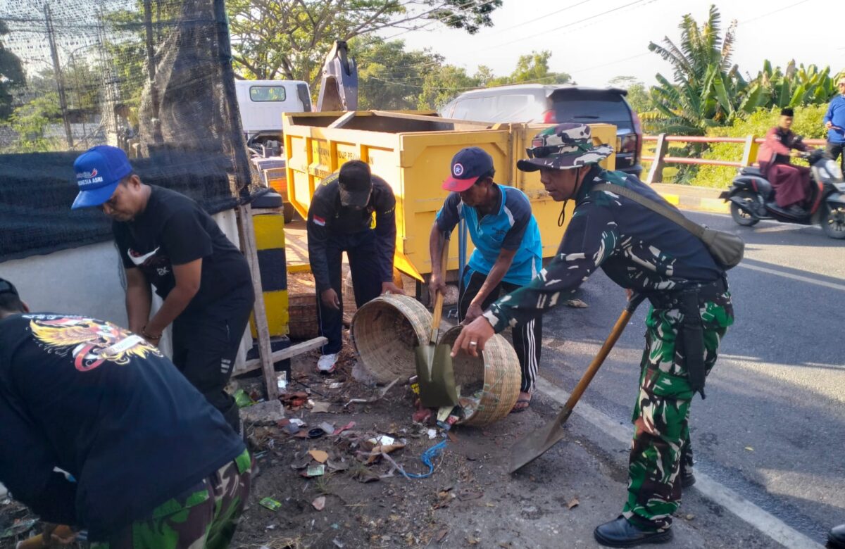 Jalan Bersih, Warga Nyaman: Babinsa Hadir Bersama Masyarakat di Desa Masaran