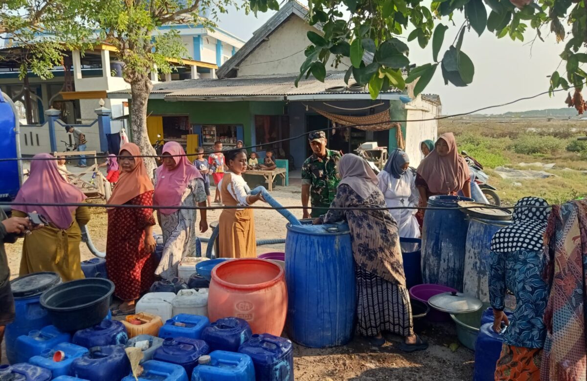 Riang Masyarakat Pelosok Desa, Peduli Air Bersih Kodim Sampang Hadir Menjangkau Sambut HUT TNI ke-81
