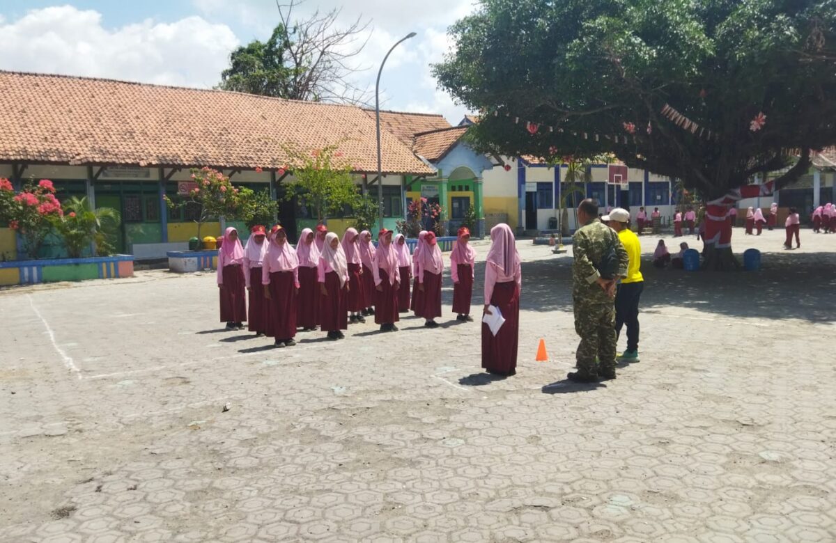 Babinsa Torjun Wasbang, Tanamkan Disiplin Lewat Latihan PBB