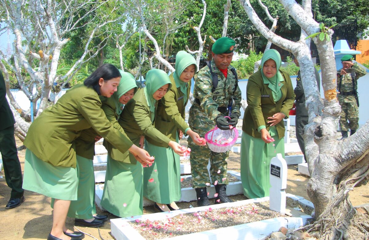 Ziarah Daerah Kodim Sampang Kenang Jasa Pahlawan di HUT ke-81 TNI 